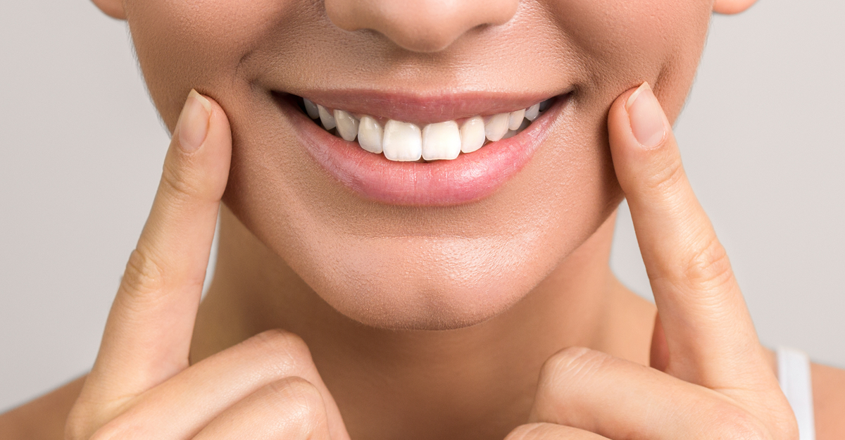 4 Natural Teeth Whitening Options