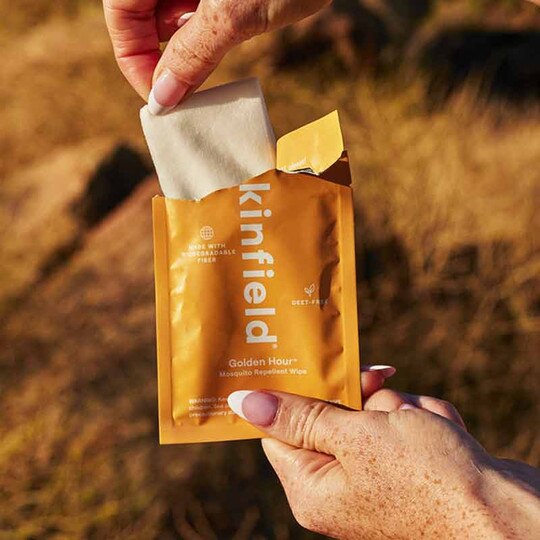 Golden Hour Mosquito Repellent Wipes, 12 Wipes, KFD